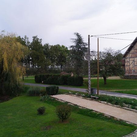 Gite De La Jument Grise Lescheroux Esterno foto