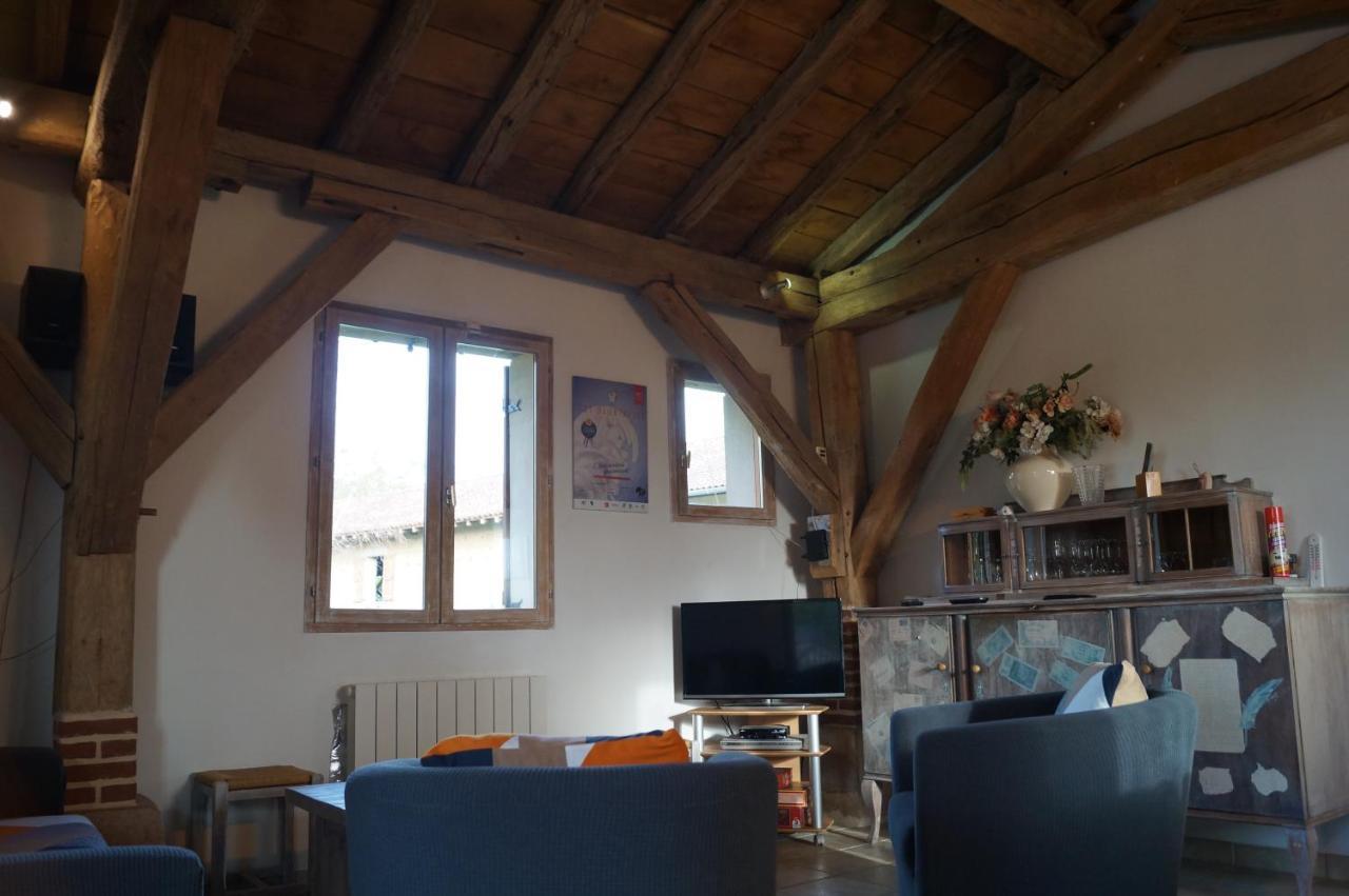 Gite De La Jument Grise Lescheroux Esterno foto