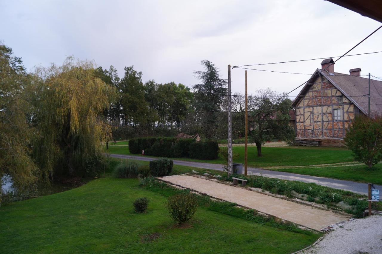 Gite De La Jument Grise Lescheroux Esterno foto