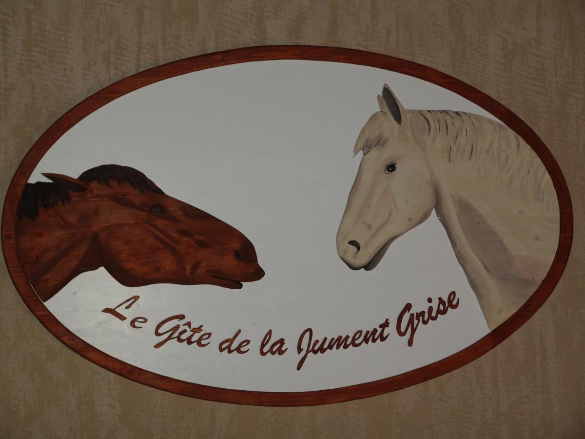 Gite De La Jument Grise Lescheroux Esterno foto